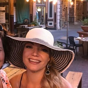 Meet your Posher, Christina